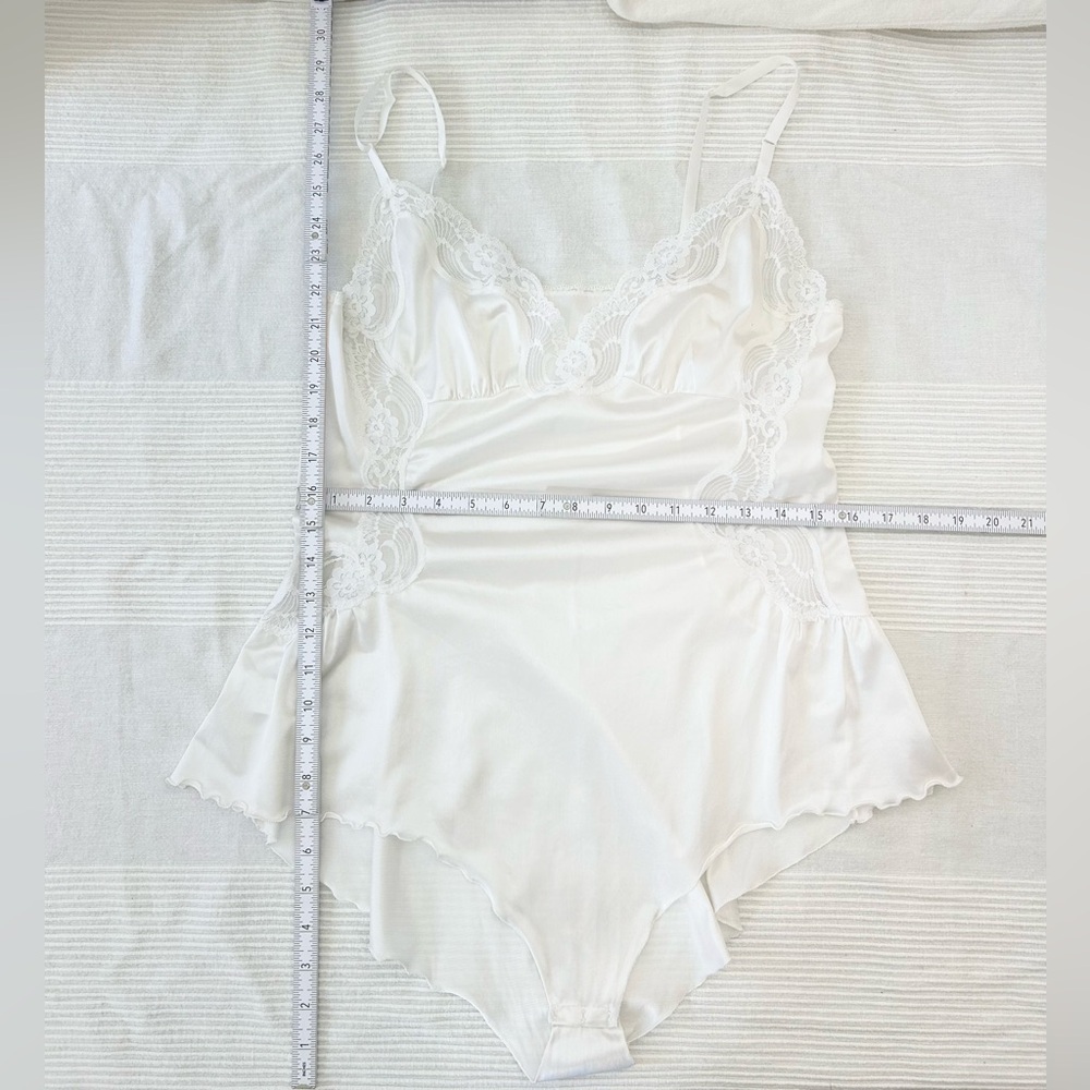 Vintage Van Raalte White Lace Trimmed Teddy Bodysuit Romper - Picture 3 of 10